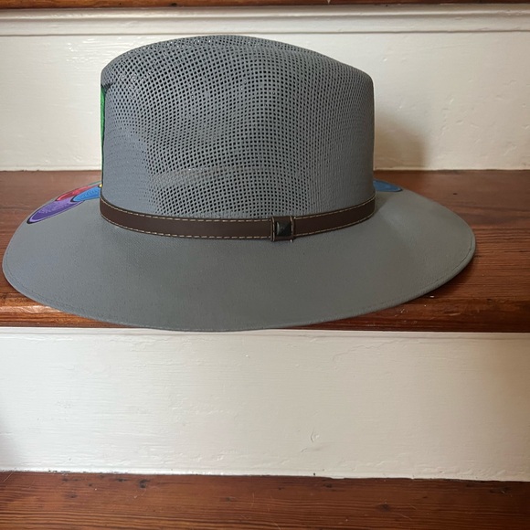 Adorable one of a kind, hand painted straw hat 👒 - Picture 4 of 5